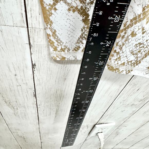 Carbon 38 Pants Women Size XS Gold Metallic Snake Skin Print Athletic Leggings - Picture 4 of 6